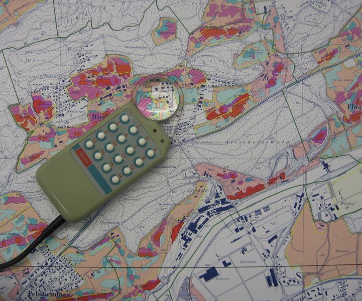 File:Digitizing table.jpg